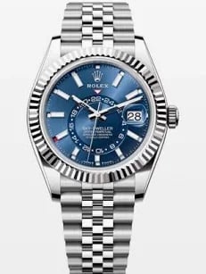 Enzo Fernández wearing a blue dial Rolex Sky-Dweller in white gold and a diamond pavé dial Rolex Daytona
